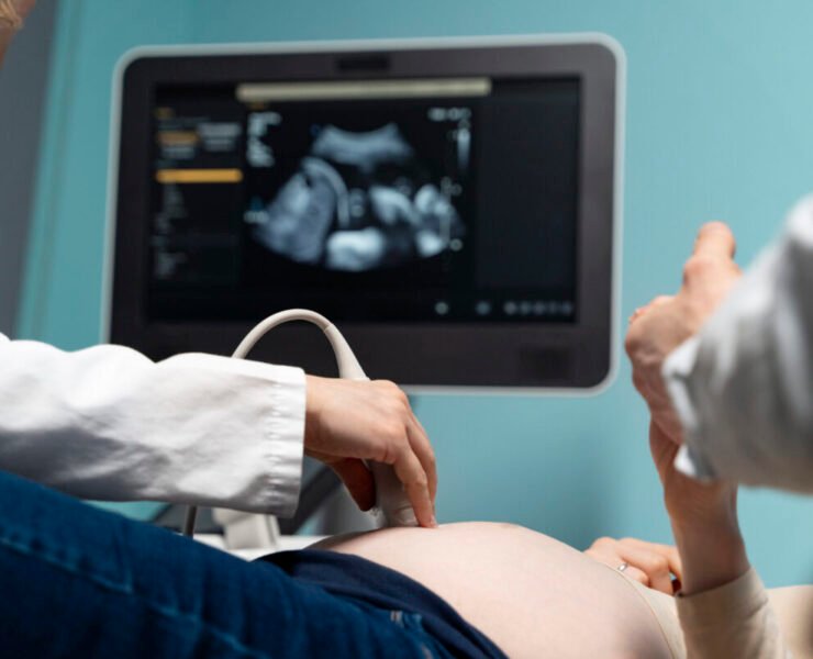 gynecologist-performing-ultrasound-consultation